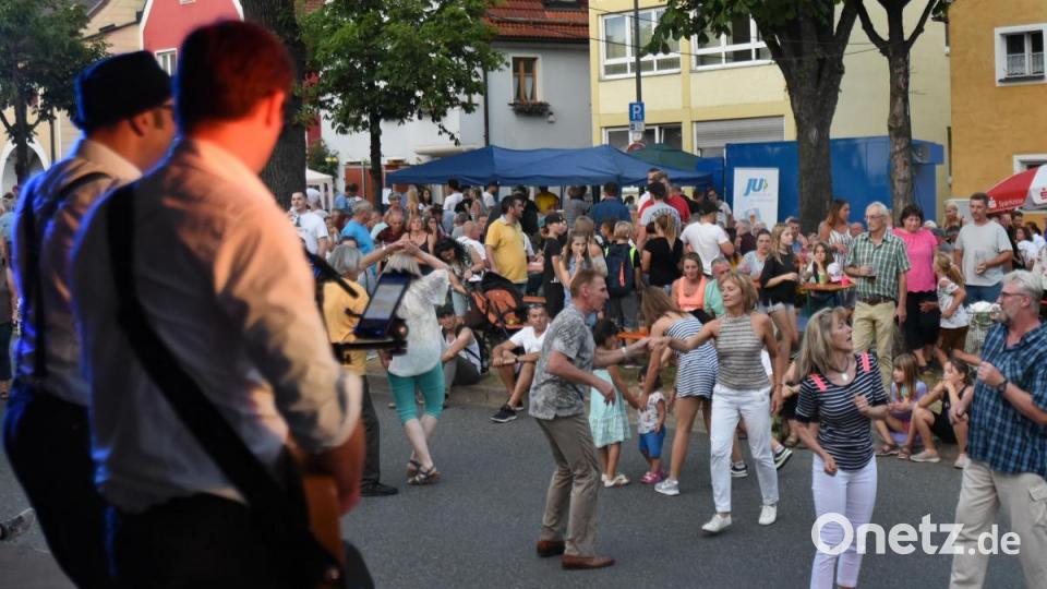 &quot;The Havlicek Brothers&quot; geben für ihre Fans jeden Alters Vollgas. Bild: Tobias Schwarzmeier