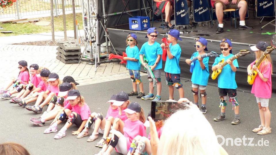 Die Vorschulkinder des Kinderhauses begeistern mit drei Einlagen. Bild: lep