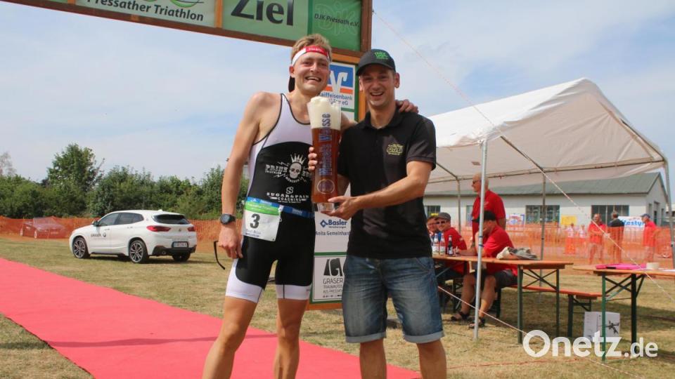 Strahlende Gesichter bei Sieger Sven Pollert und Michael Waldmann. Bild: sne