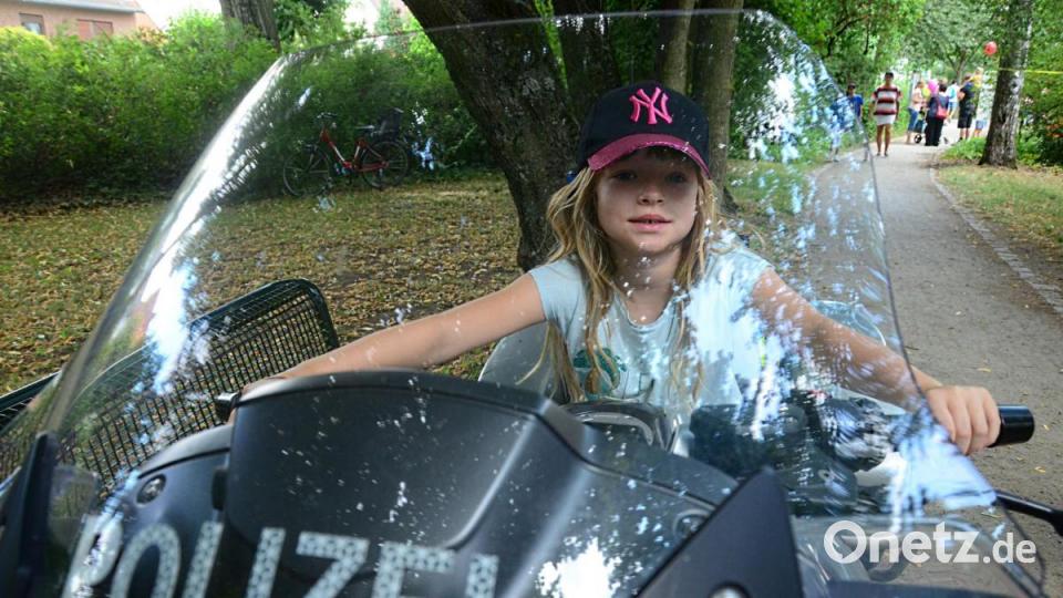 Mal auf einem echten Polizeimotorrad sitzen. Bild: Kunz