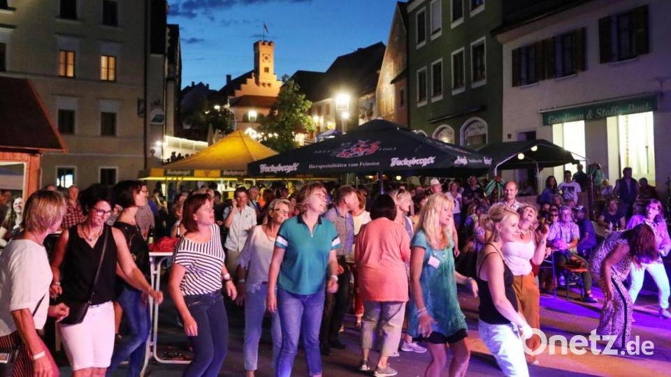 Abtanzen am Unteren Markt. Bild: Gerhard Götz