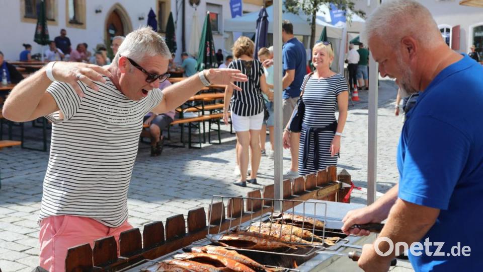 Kulinarisches Angebot: „Welchen Fisch schnapp ich mir? Bild: Gerhard Götz