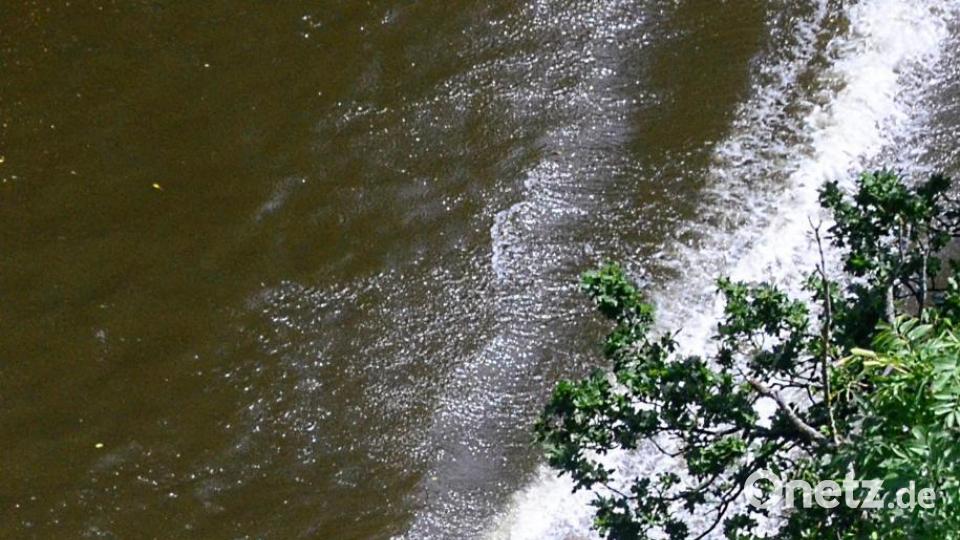 Im Boot der Wasserwacht unterwegs. Bild: Kunz