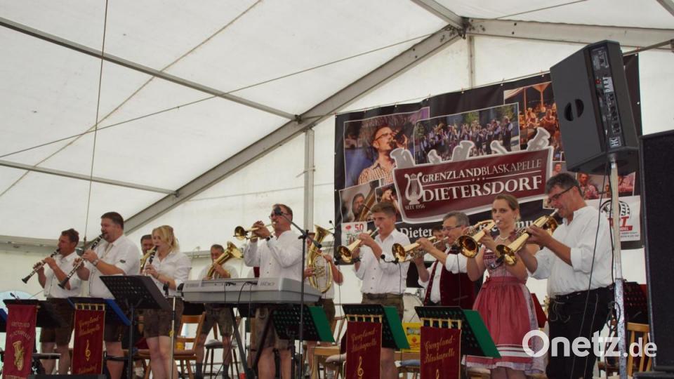 Musikalisch bestimmte die Grenzland-Blaskapelle den Festsonntag. Bild: mmj