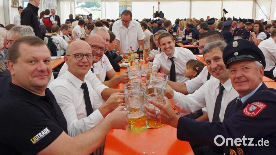 Auch diese Festgäste ließen den Burschenverein hochleben. Bild: mmj