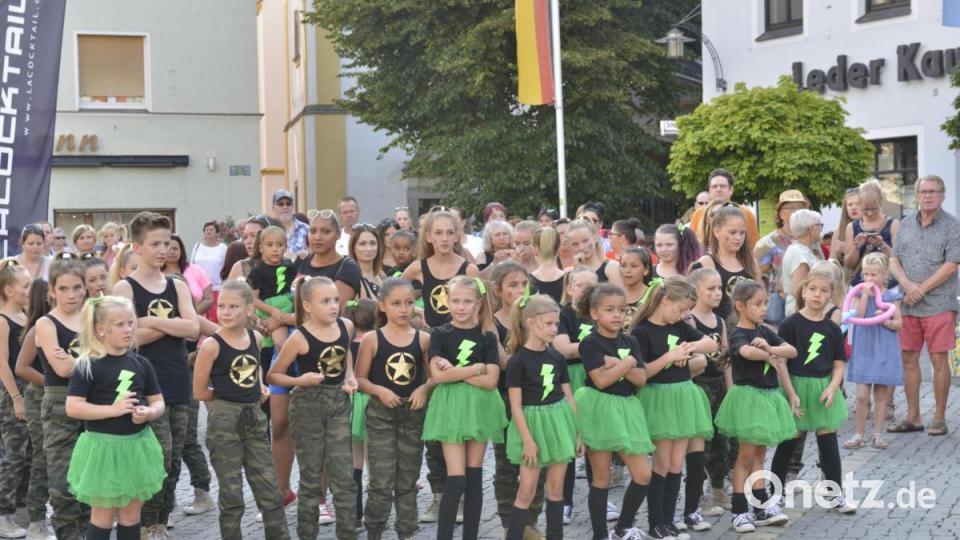 Weiden träumt - die Stadt ist voller Menschen. Bild: wil