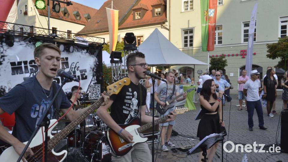 Weiden träumt - die Stadt ist voller Menschen. Bild: wil