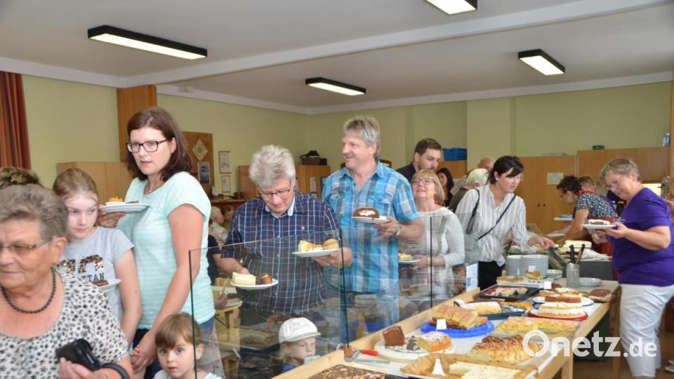 Schlange stehen für einen süßen Genuss. Bild: dob