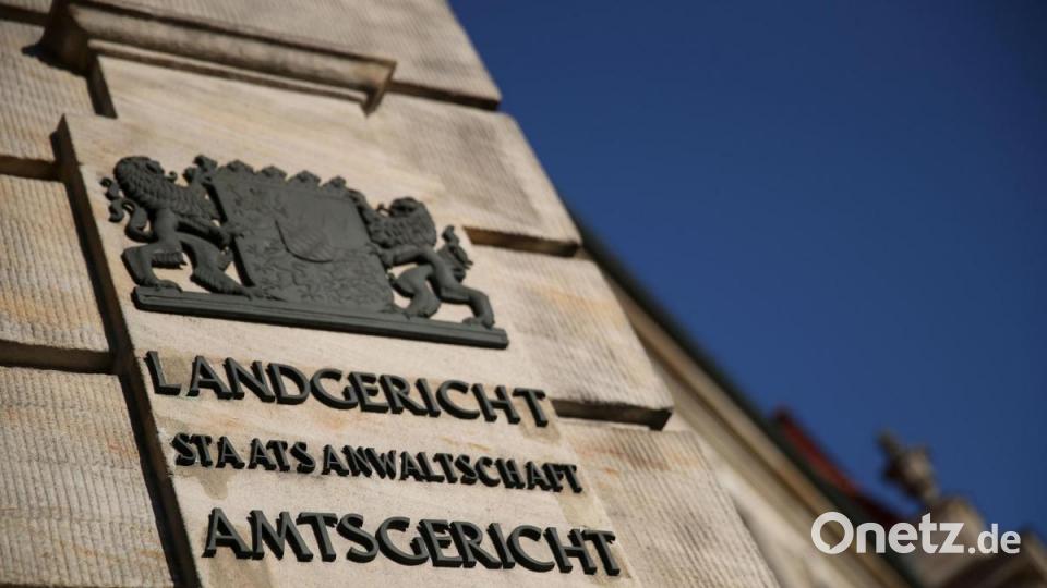 Außenansicht des Landgerichts Bayreuth. In dem Gericht beginnt am Vormittag der Prozess gegen einen Lastwagenfahrer, der die 28-jährige Tramperin Sophia Lösche am 14. Juni 2018 auf ihrem Weg von Leipzig nach Nürnberg an der Autobahn 9 mitnahm und ermordet haben soll. Die Leiche wurde in Spanien gefunden. Bild: Daniel Karmann/dpa