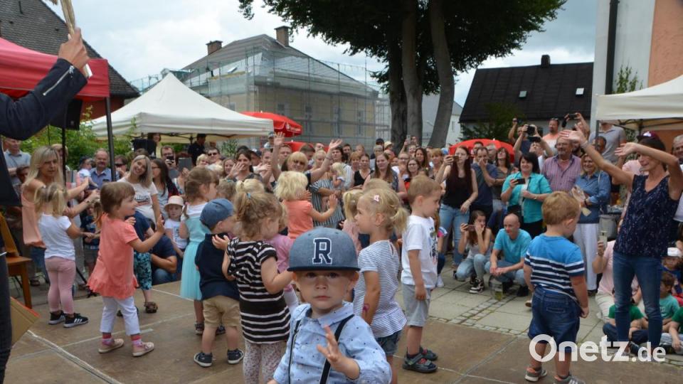 „Die Krippenkinder mit Berta und den Körperteile-Blues“ sorgten sofort für Stimmung. Bild: dob