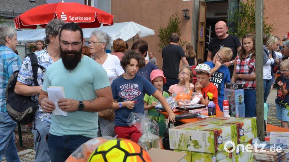 Hinter dem Losstand war immer was los. Bild: dob