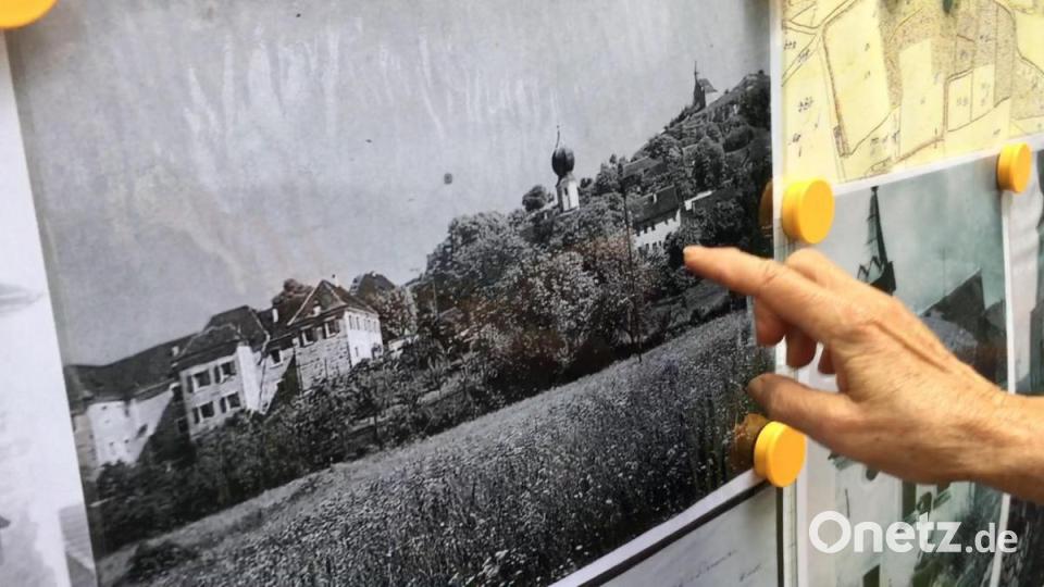 Erinnerungen an die alte Heimat: Auf Stellwänden zeigten viele alte Fotos, wie es früher ausgesehen hat in Lutzmannstein. Bild: Unger, Heike