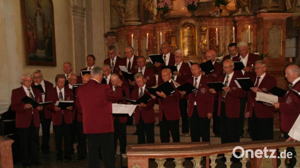 Der Männergesangverein Tirschenreuth gestaltete den Gottesdienst. Bild:  Oswald Zintl