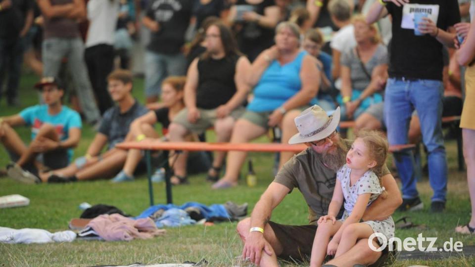 Die Wasserwacht Hirschau und The Funky Blues Rabbits organisierten heuer die 15. Auflage der Beachparty, heuer bereits zum neunten Mal in Hirschau. Da kann man mal lauschen. Bild: Andreas Brückmann