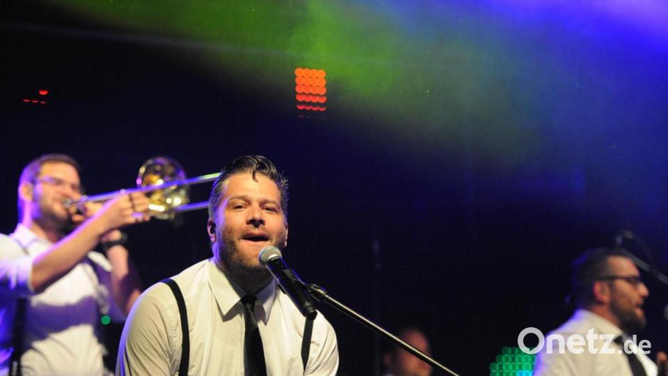 Die Wasserwacht Hirschau und The Funky Blues Rabbits organisierten heuer die 15. Auflage der Beachparty, heuer bereits zum neunten Mal in Hirschau. Markus Stang in seinem Element. Bild: Andreas Brückmann