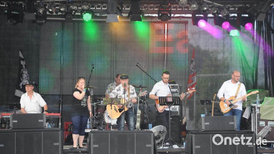Die Wasserwacht Hirschau und The Funky Blues Rabbits organisierten heuer die 15. Auflage der Beachparty, heuer bereits zum neunten Mal in Hirschau. Eastwind war im letzten Jahr das erste Mal dabei und freuten sich, auch in diesem Jahr wieder auf der Bühne zu stehen. Bild: Andreas Brückmann