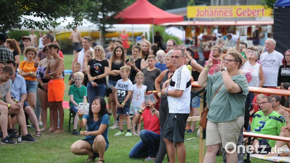 Die Wasserwacht Hirschau und The Funky Blues Rabbits organisierten heuer die 15. Auflage der Beachparty, heuer bereits zum neunten Mal in Hirschau. Jalapenos Percussion war zum ersten Mal mit dabei, und kam gut beim Publikum an. Bild: Andreas Brückmann