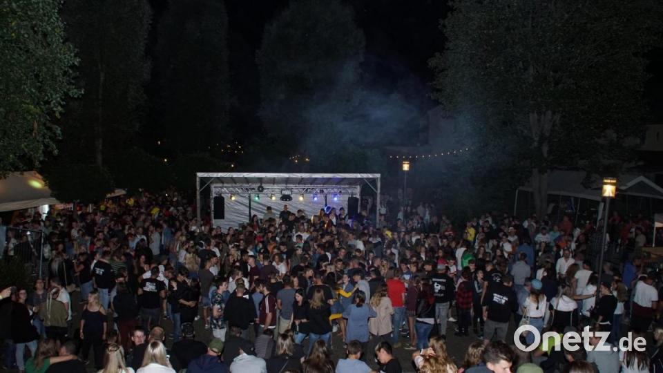 Der DJ heizte den Besuchern mit seiner Musik ein. Bild: mmj