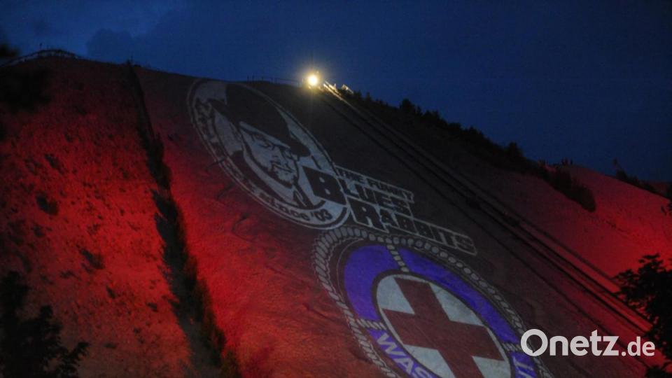 Die Wasserwacht Hirschau und The Funky Blues Rabbits organisierten heuer die 15. Auflage der Beachparty, heuer bereits zum neunten Mal in Hirschau. Deutlich erkennbar am Monte Kaolino. Bild: Andreas Brückmann