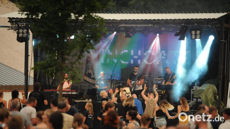 Die Wasserwacht Hirschau und The Funky Blues Rabbits organisierten heuer die 15. Auflage der Beachparty, heuer bereits zum neunten Mal in Hirschau. INCHOATE war auch am Start. Bild: Andreas Brückmann