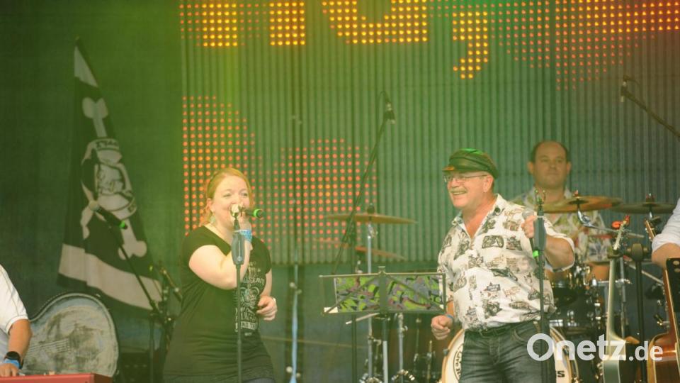 Die Wasserwacht Hirschau und The Funky Blues Rabbits organisierten heuer die 15. Auflage der Beachparty, heuer bereits zum neunten Mal in Hirschau. Eastwind war im letzten Jahr das erste Mal dabei und freuten sich, auch in diesem Jahr wieder auf der Bühne zu stehen. Bild: Andreas Brückmann