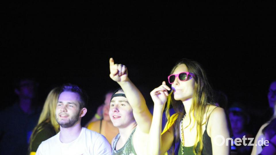 Die Wasserwacht Hirschau und The Funky Blues Rabbits organisierten heuer die 15. Auflage der Beachparty, heuer bereits zum neunten Mal in Hirschau. Sonne(nbrille) in der Nacht am Monte. Bild: Andreas Brückmann