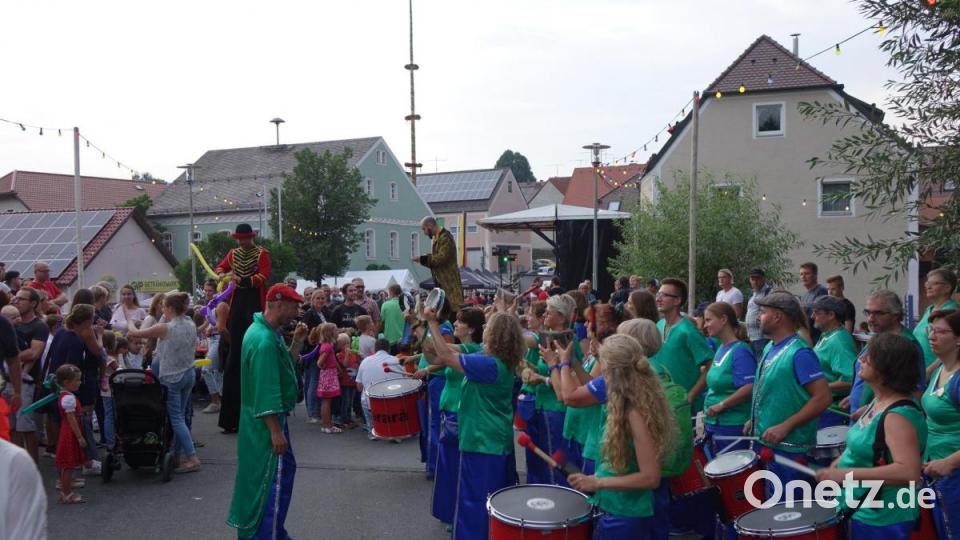 Unterwegs waren auch die &quot;Sarara-Trommler&quot; Bild: mmj