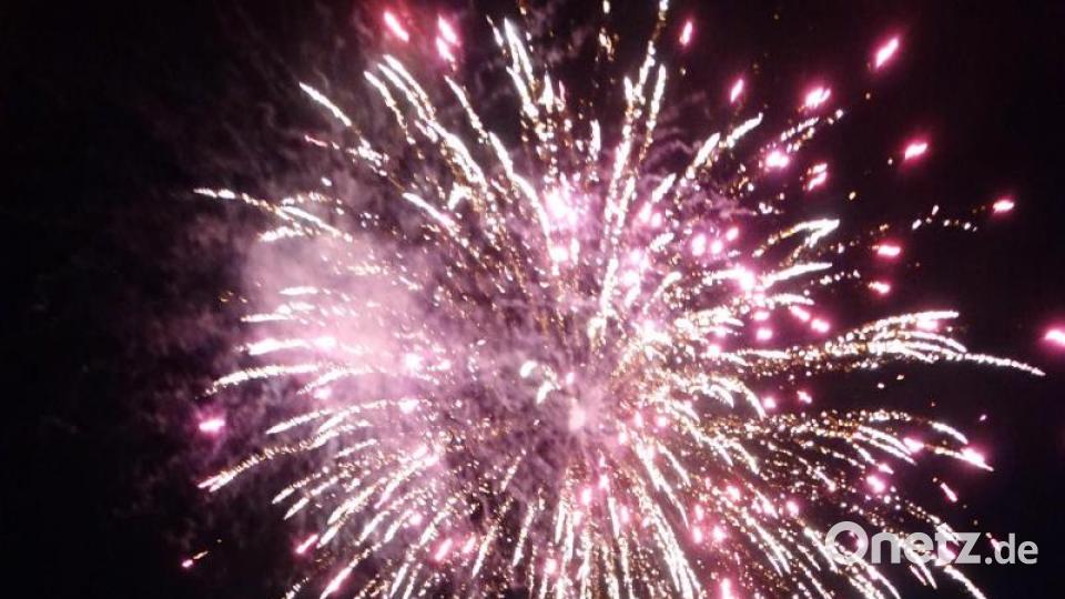 Feuerwerk am Hahnenweiher. Bild: mmj