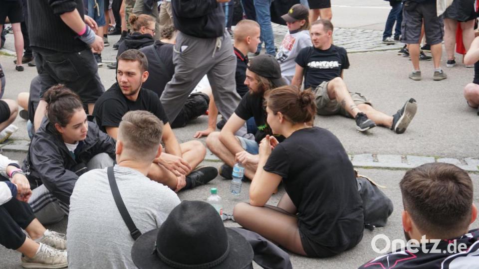 Bilder von der Antifa-Demo in Schwandorf. Bild: Christopher Dotzler