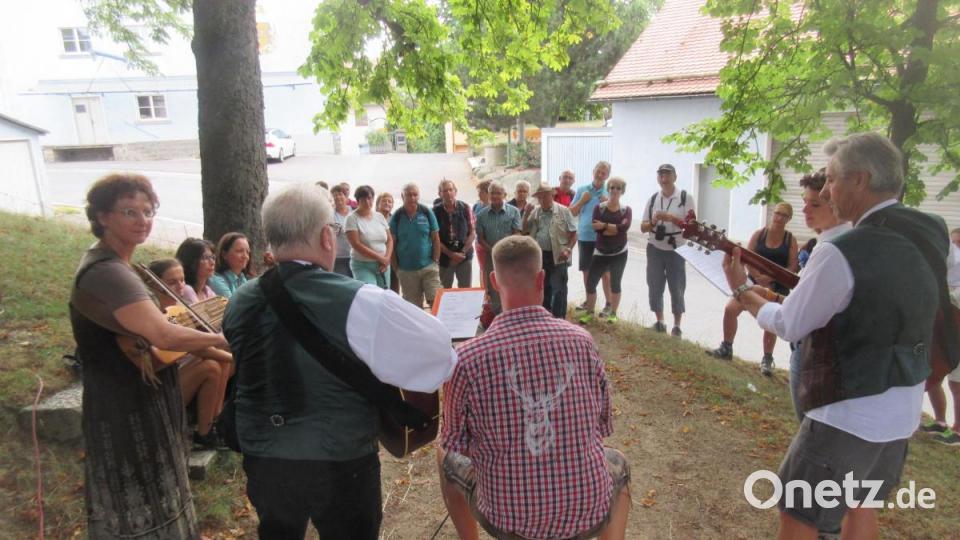 Der erste musikalische Halt erfolgt gleich an der Neuhauser Mühle. Bild: fsb