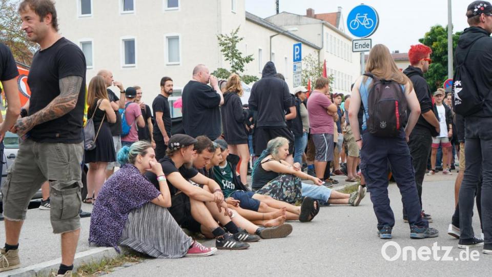 Bilder von der Antifa-Demo in Schwandorf. Bild: Christopher Dotzler