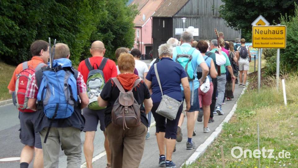 Start der Gruppe in Neuhaus zur musikalische Wanderung im Waldnaabtal. Bild: fsb