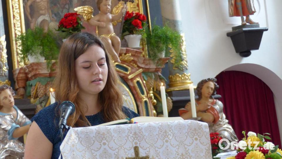 die ausscheidende Ministrantin Sofia Freundl bei der Lesung. Bild: fsc