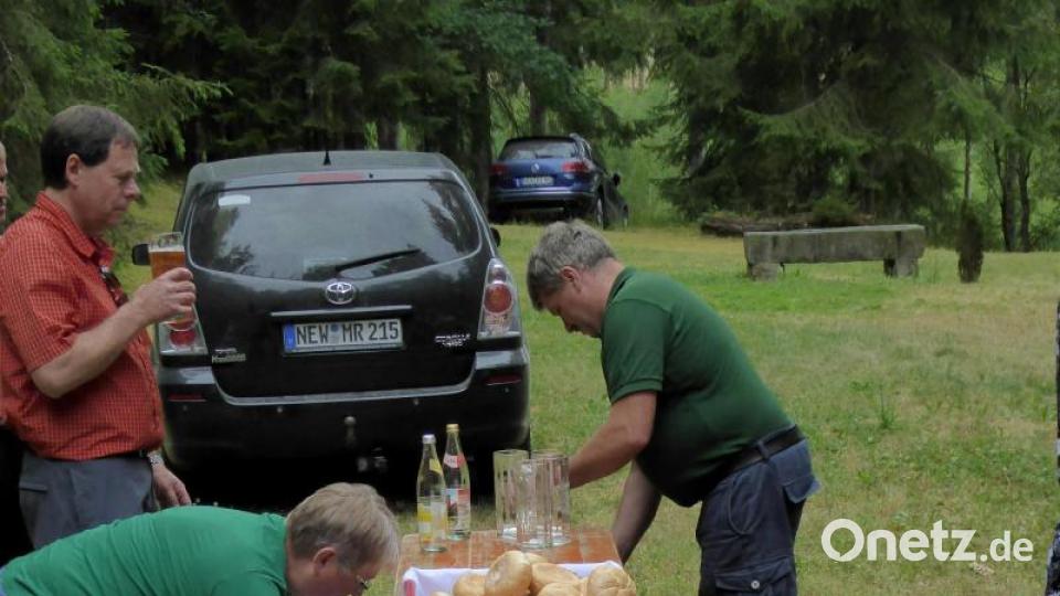 Rast an der Waldfriedenhütte mit einem kalten Buffet und Zoigl. Bild: fsb