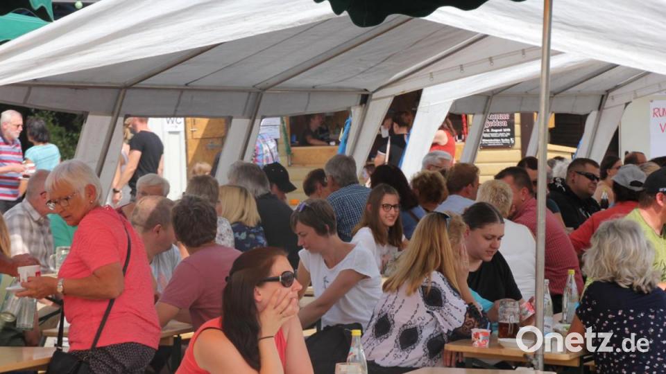 Auch auf dem Boden war mächtig was los, das Flugplatzfest war gut besucht. Bild: kro