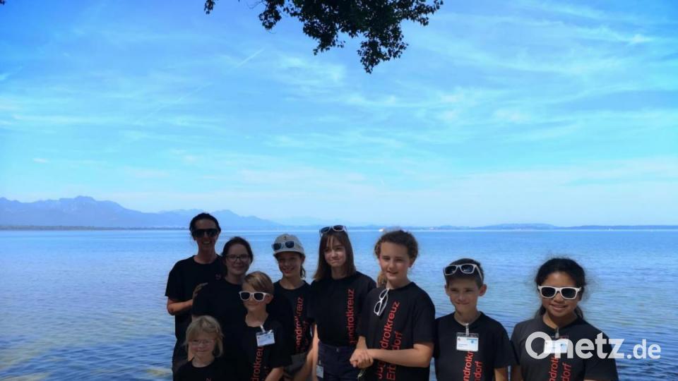 Die "Stonewoods-Kids" Tanja Heider, Nina Stahl, Laura Stahl, Amon Mutzbauer, Lisa-Marie Bauer, Drago Mutzbauer, Konstantin Beer und Elvira Rodriquez (von links) nach ihrem Sieg am Chiemsee. Bild: ubb