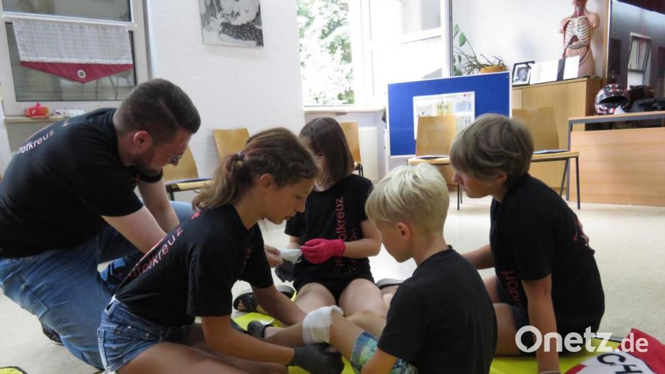 Im Verbinden von aufgeschlagenen Knien sind die "Stonewood-Kids" erste Sahne. Bild: ubb