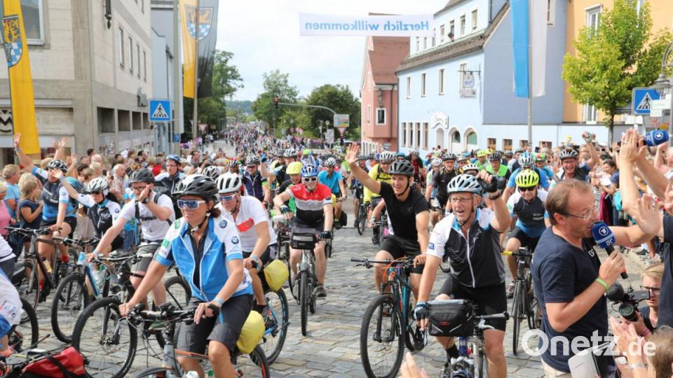 Ankunft auf dem Schwandorfer Marktplatz Bild: Gerhard Götz
