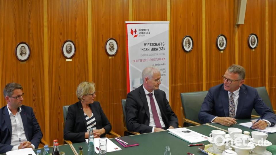 Impression vom Besuch der Delegation der Hochschule Landshut in Tirschenreuth. Bild: tr