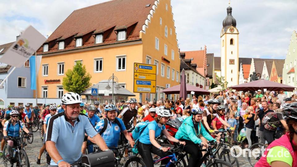 Ankunft auf dem Schwandorfer Marktplatz Bild: Gerhard Götz