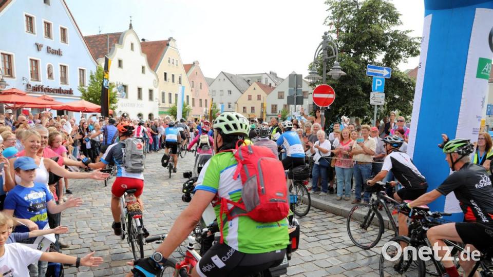 Ankunft auf dem Schwandorfer Marktplatz Bild: Gerhard Götz