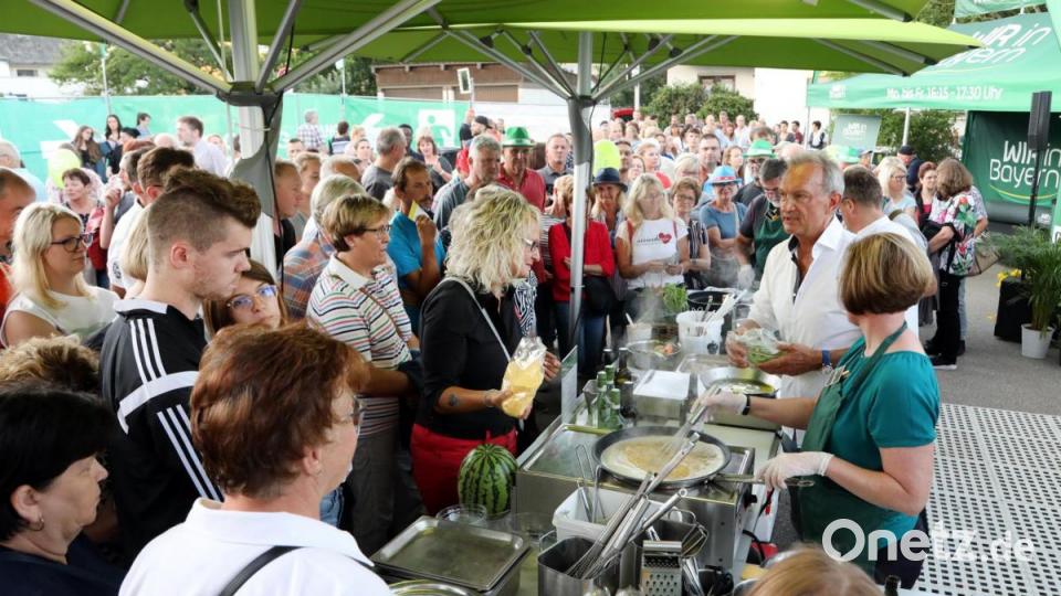 Großer Andrang an den Verpflegungsständen Bild: Gerhard Götz