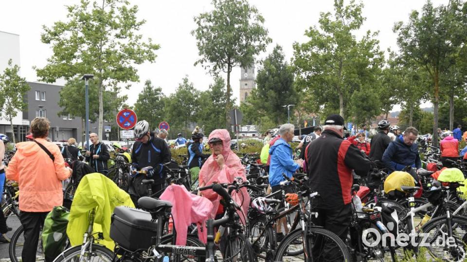 Die 30. BR-Radltour führte am Mittwoch durch den Landkreis Amberg-Sulzbach und stoppte mittags in Amberg. Bild: Petra Hartl