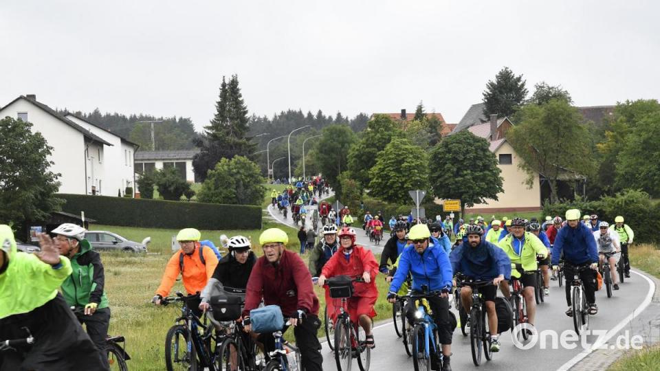 Die 30. BR-Radltour führte am Mittwoch durch den Landkreis Amberg-Sulzbach und stoppte mittags in Amberg. Bild: Petra Hartl
