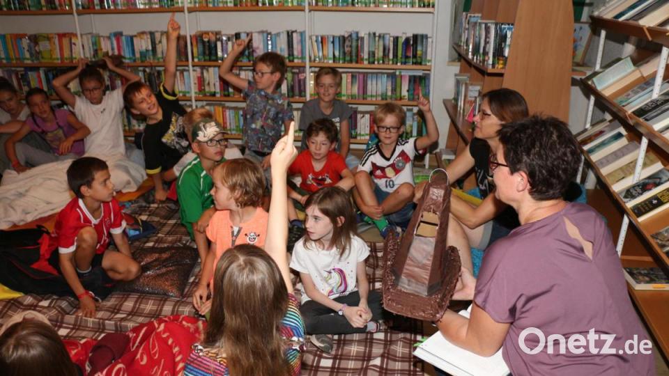 Der sprechende Hut bestimmte, welchem Haus, sprich welcher Gruppe, die Mädchen und Buben für den Rest des Abends angehörten. Bild: rpp