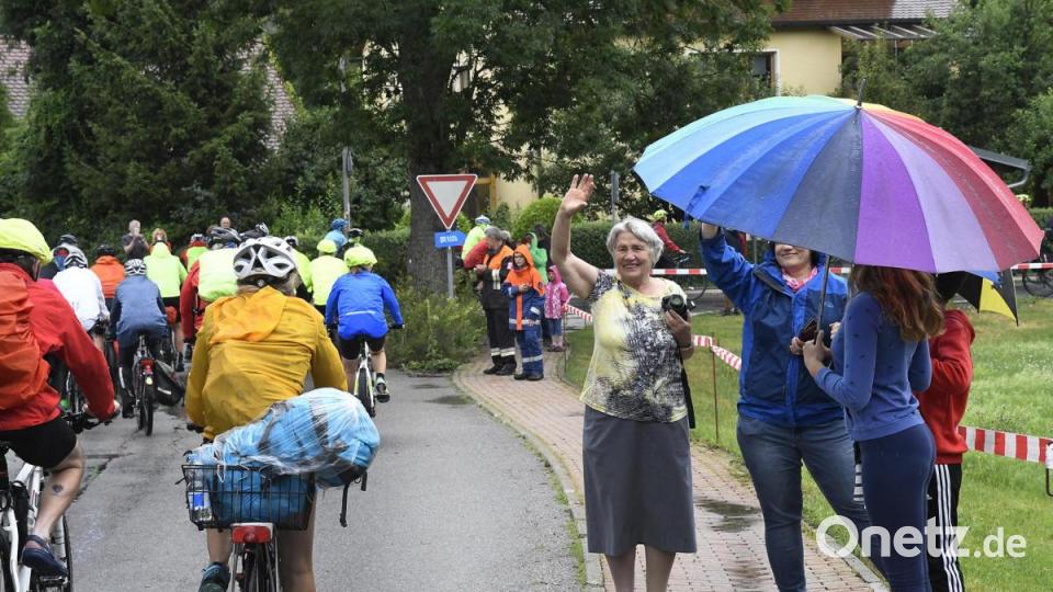 Die 30. BR-Radltour führte am Mittwoch durch den Landkreis Amberg-Sulzbach und stoppte mittags in Amberg. Bild: Petra Hartl