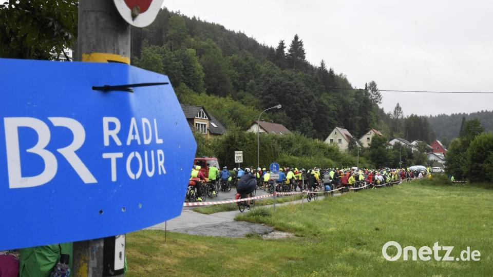 Die 30. BR-Radltour führte am Mittwoch durch den Landkreis Amberg-Sulzbach und stoppte mittags in Amberg. Bild: Petra Hartl