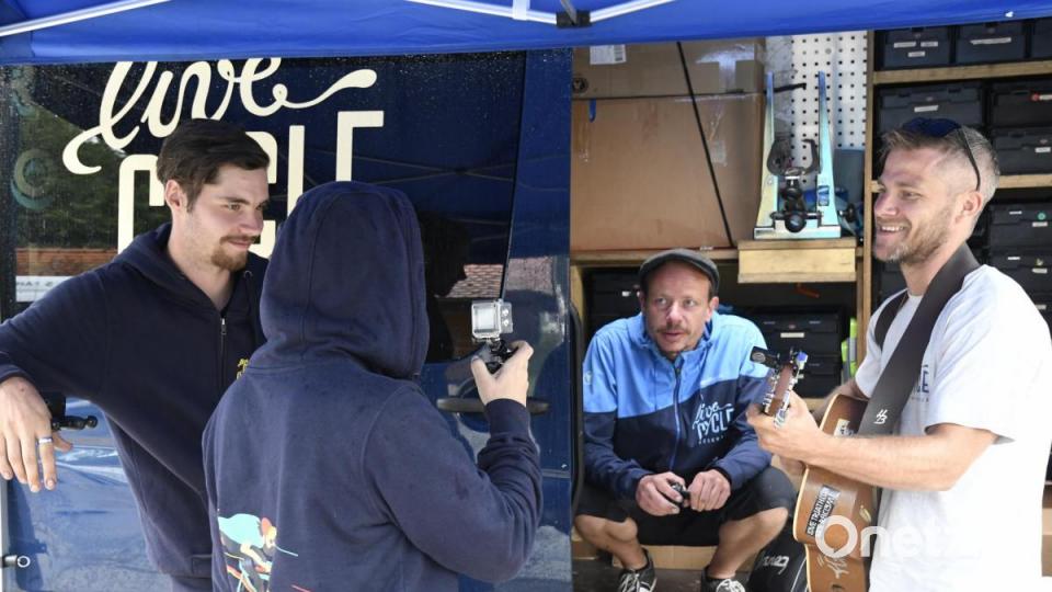 Die 30. BR-Radltour führte am Mittwoch durch den Landkreis Amberg-Sulzbach und stoppte mittags in Amberg. Bild: Petra Hartl