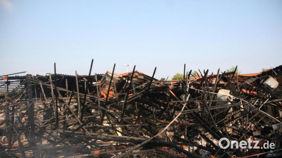 Der Rewe-Markt in Wiesau am Morgen nach dem Brand. Bild: wro
