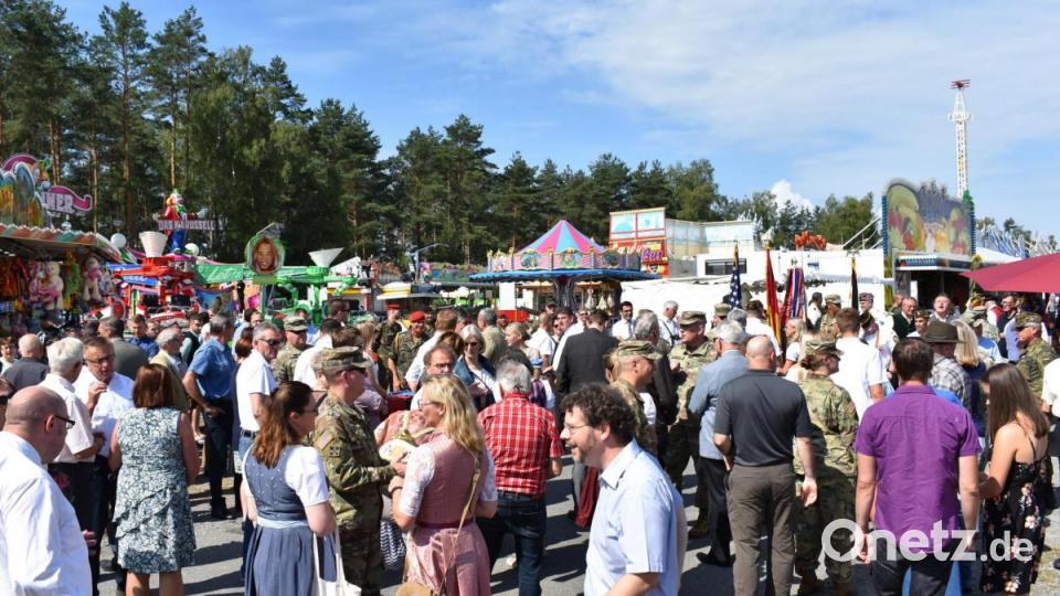 Viel Rummel bei der Eröffnung des Deutsch-Amerikanischen Volksfestes. Bild: rgr